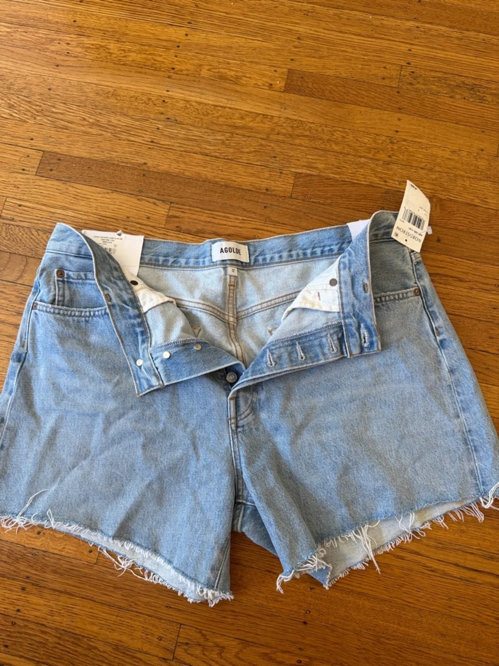 NWT AGOLDE Parker long - Light Wash Frayed Hem Denim Shorts